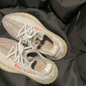 Yeezy boost 350 V2 blue tint